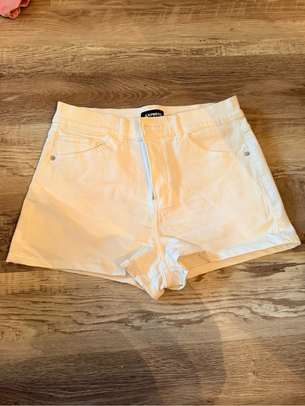Express white shortie short size 8
